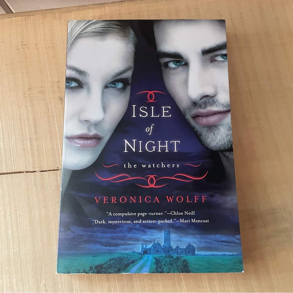 Isle of Night Paperback Teen Fiction Supernatural Romance Vampire Book